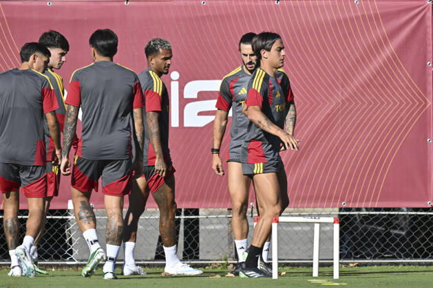IPA89639259 - Paulo Dybala of Roma during a training session ahead of the UEFA Champions League soccer match between AS Roma and Real Madrid, following the press conference, PK, Pressekonferenz and training at the Trigoria Training Center on October 13, 2026, in Rome, Italy. During the AS Roma press conference for the UEFA Champions League soccer match in Rome, Italy, on October 13, 2026  Copyright: xRobertoxRamaccia IPAxSportx xx IPA89639259 IPA89639259