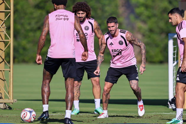 FORT LAUDERDALE, FL - OCTOBER 13: Inter Miami CF midfielder Rodrigo de Paul (7) is seen during an Inter Miami Training Session at Florida Blue Training Center on October 13, 2026 in Fort Lauderdale, Florida. (Photo by Chris Arjoon Icon Sportswire) SOCCER: OCT 13 Inter Miami CF Training EDITORIAL USE ONLY Icon2610130000035