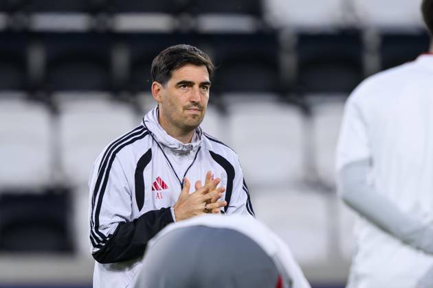 SOCCER - UEFA CL, LASK vs Liverpool LINZ,AUSTRIA,13.OCT.26 - SOCCER - UEFA Champions League, Linzer ASK vs Liverpool FC, preview, training Liverpool. Image shows head coach Andoni Iraola (Liverpool).  GEPAxpictures xChristianxMoser