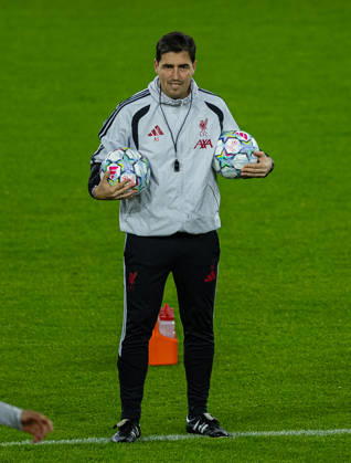 Football - UEFA Champions League - LASK v Liverpool FC - MD-1 LINZ, AUSTRIA - Tuesday, October 13, 2026: Liverpool s head coach Andoni Iraola during a training session ahead of the UEFA Champions League 2026 27 League Phase MD2 match between LASK and Liverpool FC at the Oberösterreich Arena. (Photo by David Rawcliffe Propaganda) LINZ Oberösterreich Arena UPPER AUSTRIA AUSTRIA  Copyright: xDavidxRawcliffex P2026-10-13-LASK_Liverpool_MD-1_Training-7