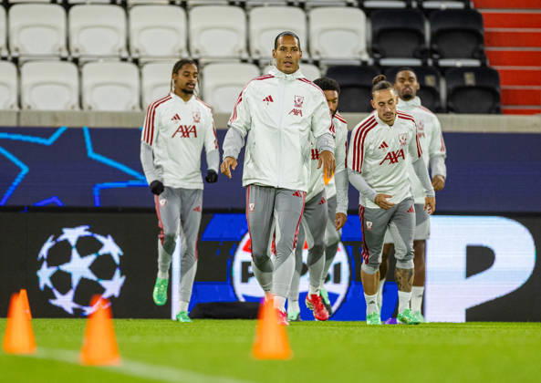 Football - UEFA Champions League - LASK v Liverpool FC - MD-1 LINZ, AUSTRIA - Tuesday, October 13, 2026: Liverpool s captain Virgil van Dijk during a training session ahead of the UEFA Champions League 2026 27 League Phase MD2 match between LASK and Liverpool FC at the Oberösterreich Arena. (Photo by David Rawcliffe Propaganda) LINZ Oberösterreich Arena UPPER AUSTRIA AUSTRIA  Copyright: xDavidxRawcliffex P2026-10-13-LASK_Liverpool_MD-1_Training-28