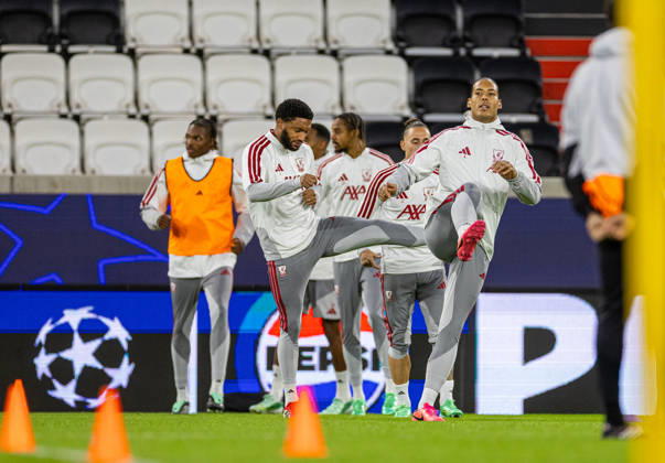 Football - UEFA Champions League - LASK v Liverpool FC - MD-1 LINZ, AUSTRIA - Tuesday, October 13, 2026: Liverpool s captain Virgil van Dijk during a training session ahead of the UEFA Champions League 2026 27 League Phase MD2 match between LASK and Liverpool FC at the Oberösterreich Arena. (Photo by David Rawcliffe Propaganda) LINZ Oberösterreich Arena UPPER AUSTRIA AUSTRIA  Copyright: xDavidxRawcliffex P2026-10-13-LASK_Liverpool_MD-1_Training-29