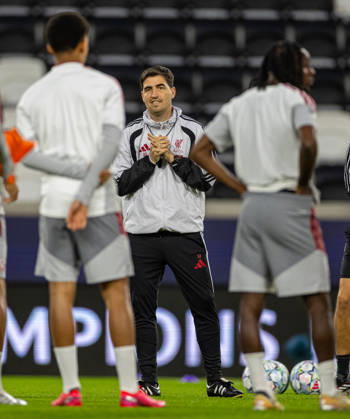 Football - UEFA Champions League - LASK v Liverpool FC - MD-1 LINZ, AUSTRIA - Tuesday, October 13, 2026: Liverpool s head coach Andoni Iraola during a training session ahead of the UEFA Champions League 2026 27 League Phase MD2 match between LASK and Liverpool FC at the Oberösterreich Arena. (Photo by David Rawcliffe Propaganda) LINZ Oberösterreich Arena UPPER AUSTRIA AUSTRIA  Copyright: xDavidxRawcliffex P2026-10-13-LASK_Liverpool_MD-1_Training-38