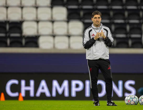 Football - UEFA Champions League - LASK v Liverpool FC - MD-1 LINZ, AUSTRIA - Tuesday, October 13, 2026: Liverpool s head coach Andoni Iraola during a training session ahead of the UEFA Champions League 2026 27 League Phase MD2 match between LASK and Liverpool FC at the Oberösterreich Arena. (Photo by David Rawcliffe Propaganda) LINZ Oberösterreich Arena UPPER AUSTRIA AUSTRIA  Copyright: xDavidxRawcliffex P2026-10-13-LASK_Liverpool_MD-1_Training-39