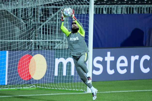 Champions League Bodo Glimt Borussia Dortmund Bodo 20261013 Borussia Dortmund s goalkeepers are training while wearing a certain type of glasses at Aspmyra Stadium, the day of the Champions League soccer match between Bodo Glimt and Borussia Dortmund. Photo: Terje Pedersen, NTB, Bodo, Norway. EDITORIAL USE ONLY. RESTRICTED USE FOR BETTING COMPANIES.  Copyright: xTerjexPedersenx xNTBx