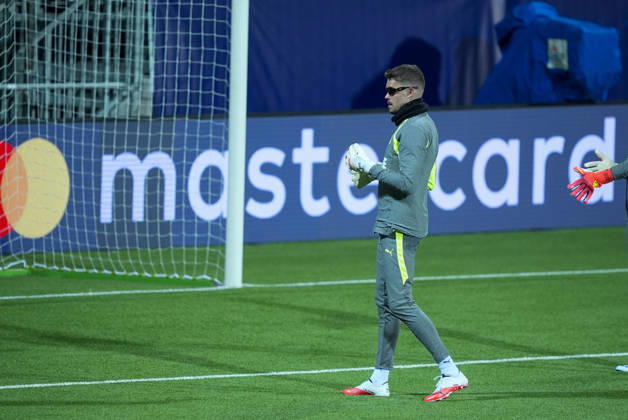 Champions League Bodo Glimt Borussia Dortmund Bodo 20261013 Borussia Dortmund s goalkeepers are training while wearing a certain type of glasses at Aspmyra Stadium, the day of the Champions League soccer match between Bodo Glimt and Borussia Dortmund. Photo: Terje Pedersen, NTB, Bodo, Norway. EDITORIAL USE ONLY. RESTRICTED USE FOR BETTING COMPANIES.  Copyright: xTerjexPedersenx xNTBx