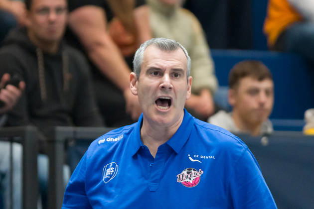 Andreas Kapoulas (Bristol, Had Coach), Syntainics MBC vs. Bristol Flyers, European North Basketball League, ENBL, 2026 27, Deutschland, Großbritannien, 13.10.2026 Weissenfels Stadthalle Sachsen-Anhalt Deutschland