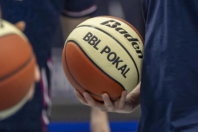 ENBL - 2026 2027 - Syntainics MBC vs.Bristol Flyers Weissenfels, Deutschland 13.Oktober 2026: Im Bild:Spielball Basketball Feature, Symbol, Symbolfoto, charakteristisch, Detail, Weissenfels Stadthalle Sachsen-Anhalt Deutschland