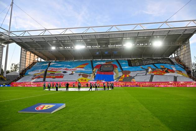 261013 RC Lens vs Sporting CP fans and supporters of Lens pictured with a giant tifo during the Uefa Champions League matchday 2 game in the League phase in season 2026 - 2027 between Racing Club de Lens and Sporting CP Lisbon on October 13 , 2026 in Lens, France. (Photo by David Catry Sportpix) Lens Stade Bollaert Delelis France  Copyright: xSportpixxDavidxCatryx