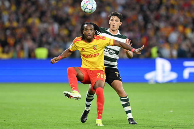 261013 RC Lens vs Sporting CP Eduardo Quaresma (72) of Sporting CP defending on Junior Kadile (28) of RC Lens during the Uefa Champions League matchday 2 game in the League phase in season 2026 - 2027 between Racing Club de Lens and Sporting CP Lisbon on October 13 , 2026 in Lens, France. (Photo by David Catry Sportpix) Lens Stade Bollaert Delelis France  Copyright: xSportpixxDavidxCatryx