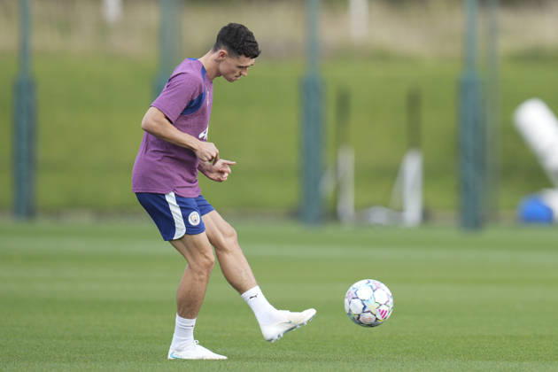 Manchester City Training, Champions League Phil Foden of Manchester City warms up before the training session ahead of UEFA Champions League matchday 2 vs Paris Saint-Germain, Manchester City at Joie Stadium, Etihad Campus, Manchester, England on 13 October 2026 Credit: Steve Flynn Every Second Media Editorial use only. All images are copyright Every Second Media Limited. No images may be reproduced without prior permission. Copyright: xIMAGO EveryxSecondxMediax ESM-2218-0158 StevexFlynnx xEveryxSecondxMediax