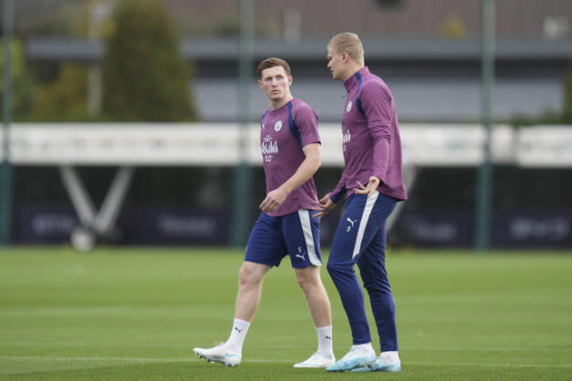 Manchester City Training, Champions League Elliot Anderson of Manchester City speaks with Erling Haaland of Manchester City during the training session ahead of UEFA Champions League matchday 2 vs Paris Saint-Germain, Manchester City at Joie Stadium, Etihad Campus, Manchester, England on 13 October 2026 Credit: Steve Flynn Every Second Media Editorial use only. All images are copyright Every Second Media Limited. No images may be reproduced without prior permission. Copyright: xIMAGO EveryxSecondxMediax ESM-2218-0162 StevexFlynnx xEveryxSecondxMediax