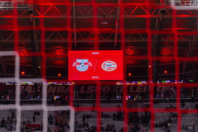 Fussball : UEFA Champions League, Ligaphase, 2. Spieltag, 13.10.2026, RB Leipzig vs PSV Eindhoven, Redbull Arena (Leipzig) : Anzeigetafel mit Vereinslogos Copyright: xMichellexLukax
