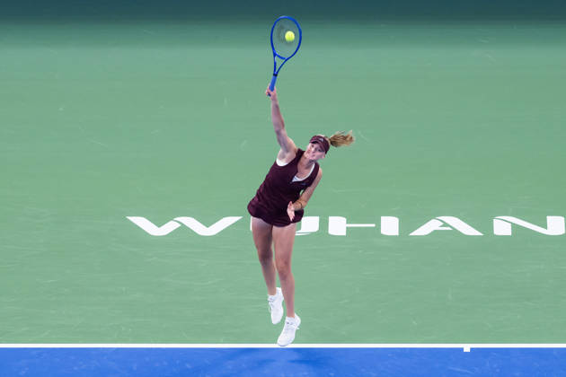 2026 WTA, Tennis Damen Wuhan Open: Ashlyn Krueger - Shuai Zhang in wuhan, China - 13 Oct 2026 American tennis player Ashlyn Krueger, seen in action during the Wuhan Open final match played at the Optics Valley International Tennis Center against Chinese tennis player Shuai Zhang (Not in picture) in Wuhan. Ashlyn Krueger defeated Shuai Zhang with a score of 6-3, 6-0. wuhan China Copyright: xRenxYongx xSOPAxImagesx DSC00676
