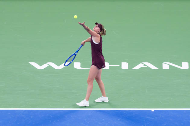 2026 WTA, Tennis Damen Wuhan Open: Ashlyn Krueger - Shuai Zhang in wuhan, China - 13 Oct 2026 American tennis player Ashlyn Krueger, seen in action during the Wuhan Open final match played at the Optics Valley International Tennis Center against Chinese tennis player Shuai Zhang (Not in picture) in Wuhan. Ashlyn Krueger defeated Shuai Zhang with a score of 6-3, 6-0. wuhan China Copyright: xRenxYongx xSOPAxImagesx DSC00701