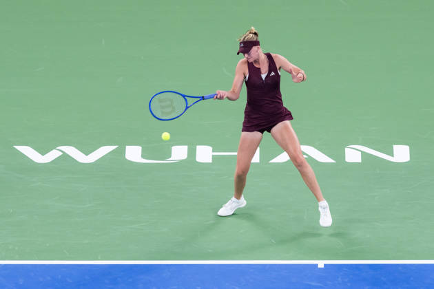 2026 WTA, Tennis Damen Wuhan Open: Ashlyn Krueger - Shuai Zhang in wuhan, China - 13 Oct 2026 American tennis player Ashlyn Krueger, seen in action during the Wuhan Open final match played at the Optics Valley International Tennis Center against Chinese tennis player Shuai Zhang (Not in picture) in Wuhan. Ashlyn Krueger defeated Shuai Zhang with a score of 6-3, 6-0. wuhan China Copyright: xRenxYongx xSOPAxImagesx DSC00706