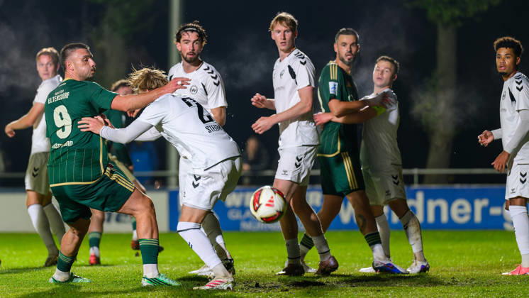 13.10.2026 - Fussball - Saison 2026 2027 - Regionalliga Bayern - 14. Spieltag: SC Eltersdorf - SV Wacker Burghausen - JoTe - xjoxtex - Yannik Jassmann (9, SC Eltersdorf ) Louis Stegmiller (21, SV Wacker Burghausen