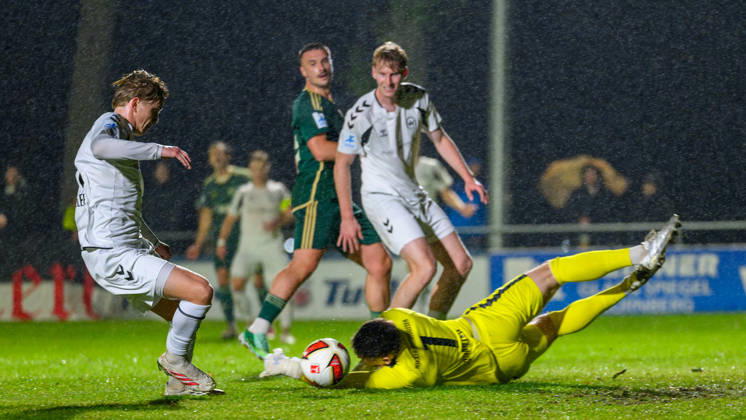 13.10.2026 - Fussball - Saison 2026 2027 - Regionalliga Bayern - 14. Spieltag: SC Eltersdorf - SV Wacker Burghausen - JoTe - xjoxtex - Louis Stegmiller (21, SV Wacker Burghausen Markus Schöller (1, SV Wacker Burghausen )
