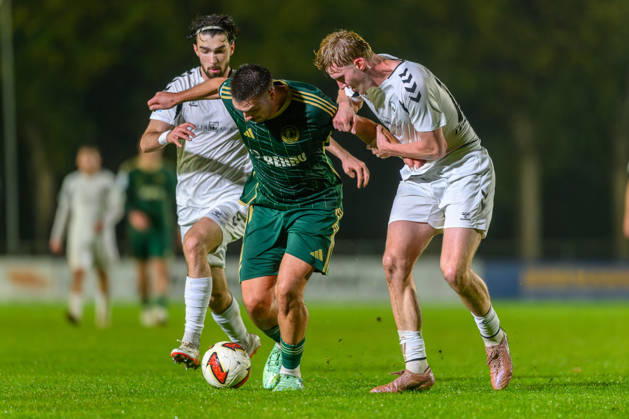 13.10.2026 - Fussball - Saison 2026 2027 - Regionalliga Bayern - 14. Spieltag: SC Eltersdorf - SV Wacker Burghausen - JoTe - xjoxtex - Moritz Bangerter (17, SV Wacker Burghausen ) Yannik Jassmann (9, SC Eltersdorf ) Luca Lechner (13, SV Wacker Burghausen )