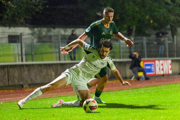 13.10.2026 - Fussball - Saison 2026 2027 - Regionalliga Bayern - 14. Spieltag: SC Eltersdorf - SV Wacker Burghausen - JoTe - xjoxtex - Moritz Bangerter (17, SV Wacker Burghausen ) Yannik Jassmann (9, SC Eltersdorf )