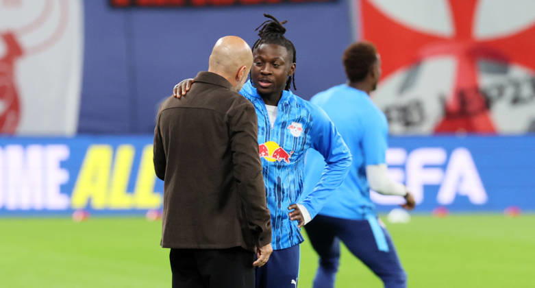 RB Leipzig - PSV Eindhoven Champions League Leipzig, 13.10.2026, Red Bull Arena, Fussball, UEFA Champions League , Gruppenphase, 2.Spieltag, RB Leipzig vs. PSV Eindhoven , Im Bild von links: Trainer Peter Bosz, PSV Eindhoven, Johan Bakayoko ( 11, RB Leipzig). , Nur zur redaktionellen Nutzung. Only editorial use. , UEFA regulations prohibit any use of photographs as image sequences and or quasi-video. ,