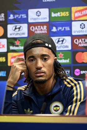 Ahead of Aston Villa v Fenerbahce - UEFA Champions League BIRMINGHAM, UNITED KINGDOM - OCTOBER 13 : Fenerbahce s player Archie Brown speaks to members of the media during a press conference, PK, Pressekonferenz ahead of the UEFA Champions League match day two between Aston Villa and Fenerbahce at Villa Park in Birmingham, United Kingdom on October 13, 2026. Rasid Necati Aslim Anadolu Birmingham United Kingdom. Editorial use only. Please get in touch for any other usage.  Copyright: x2026xAnadoluxRasidxNecatixAslimx