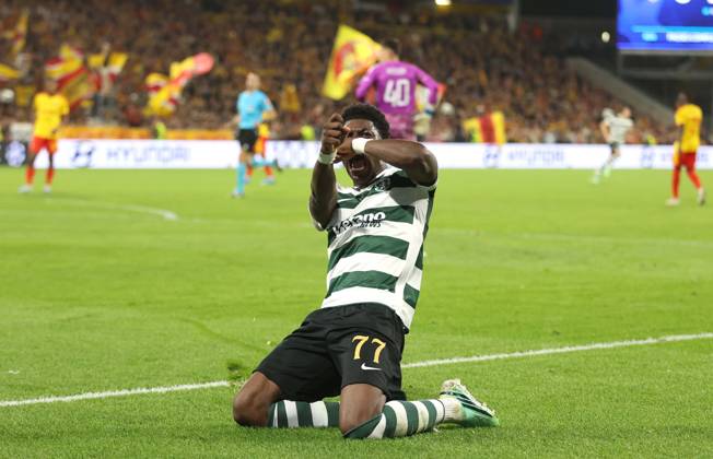 UEFA Champions League - RC Lens v Sporting Club de Portugal LENS, FRANCE, OCTOBER 13: GOAL 2-0, Issa Doumbia of Sporting CP goal celebration after scoring a goal to put Sporting Club de Portugal 2-0 ahead during the UEFA Champions League 2026 27 League Phase MD2 match between RC Lens and Sporting Club de Portugal at Stade Bollaert-Delelis on October 13, 2026 in Lens, France. (Photo by Daniel Weir) Lens Stade Bollaert-Delelis France Copyright: xDanielxWeir SportsxPressxPhotox Sportspressphoto_SPR254386