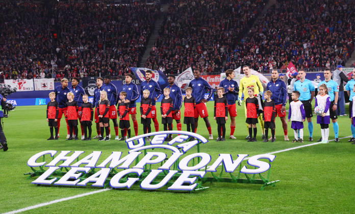 RB Leipzig - PSV Eindhoven Champions League Leipzig, 13.10.2026, Red Bull Arena, Fussball, UEFA Champions League , Gruppenphase, 2.Spieltag, RB Leipzig vs. PSV Eindhoven , Im Bild: Begrüßung Einlauf der Mannschaften. , Nur zur redaktionellen Nutzung. Only editorial use. , UEFA regulations prohibit any use of photographs as image sequences and or quasi-video. ,