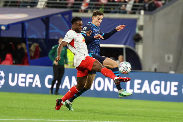 Deutschland: Fußball - UEFA Champions League - Saison 2026 - 2027, 2. Spieltag - RB Leipzig gegen PSV Eindhoven, Red Bull Arena (Leipzig): Zweikampf von Ridle Baku (RB Leipzig, 17) und Ruben van Bommel (PSV Eindhoven, 7) Copyright: xLucasxWalterx