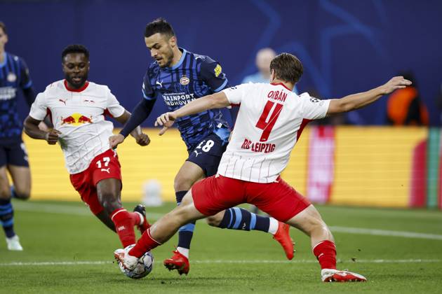 LEIPZIG - (lr) Ridle Baku of RB Leipzig, Filip Kostic of PSV Eindhoven and Willi Orban of RB Leipzig during the UEFA Champions League match between RB Leipzig and PSV Eindhoven at the RB Arena on 13 October 2026 in Leipzig, Germany. MAURICE VAN STEEN ANP xVIxANPxSportx xxANPxIVx 572344809 originalFilename: 572344809.jpg
