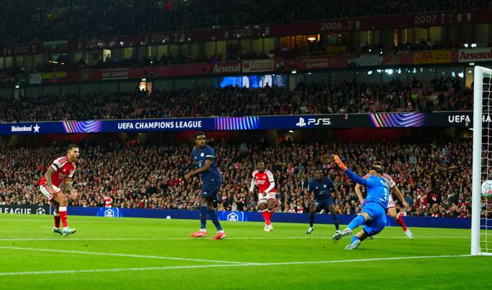 Bruno Guimaraes of Arsenal shoots wide Arsenal v Lille, UEFA Champions League, Football, Emirates Stadium, London, UK - 13 Oct 2026London Emirates Stadium United Kingdom  Copyright: xJavierxGarcia Shutterstockx 17213973u