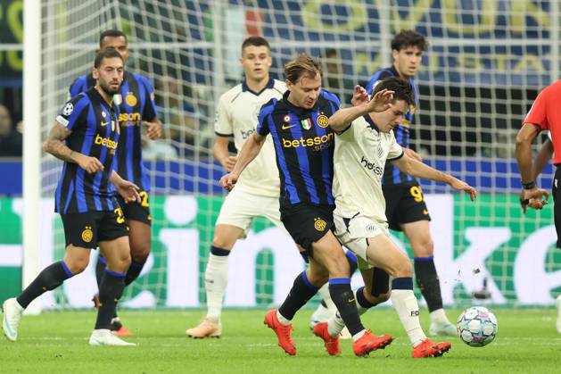 Inter s Nicolo Barella and Club s Hugo Vetlesen fight for the ball during a soccer game between Italian Inter Milan and Belgian Club Brugge KV, Tuesday 13 October 2026 in Milan, Italy, on day 2 of the UEFA Champions League league phase. BRUNOxFAHY  x189713925x