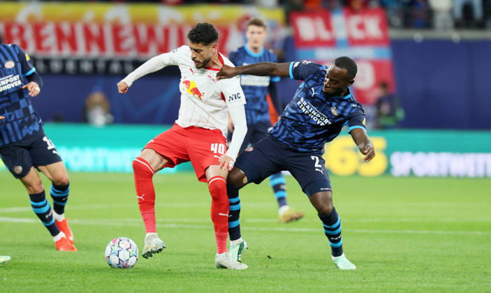 RB Leipzig - PSV Eindhoven Champions League Leipzig, 13.10.2026, Red Bull Arena, Fussball, UEFA Champions League , Gruppenphase, 2.Spieltag, RB Leipzig vs. PSV Eindhoven , Im Bild von links: Romulo (40, RB Leipzig), Lutsharel Geertruida ( 2, PSV). , Nur zur redaktionellen Nutzung. Only editorial use. , UEFA regulations prohibit any use of photographs as image sequences and or quasi-video. ,