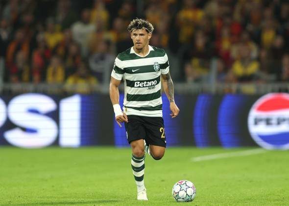 UEFA Champions League - RC Lens v Sporting Club de Portugal LENS, FRANCE, OCTOBER 13: Maximiliano Araujo of Sporting CP on the ball during the UEFA Champions League 2026 27 League Phase MD2 match between RC Lens and Sporting Club de Portugal at Stade Bollaert-Delelis on October 13, 2026 in Lens, France. (Photo by Daniel Weir) Lens Stade Bollaert-Delelis France Copyright: xDanielxWeir SportsxPressxPhotox Sportspressphoto_SPR254442