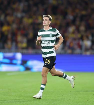 UEFA Champions League - RC Lens v Sporting Club de Portugal LENS, FRANCE, OCTOBER 13: Jesse Derry of Sporting CP during the UEFA Champions League 2026 27 League Phase MD2 match between RC Lens and Sporting Club de Portugal at Stade Bollaert-Delelis on October 13, 2026 in Lens, France. (Photo by Daniel Weir) Lens Stade Bollaert-Delelis France Copyright: xDanielxWeir SportsxPressxPhotox Sportspressphoto_SPR254447