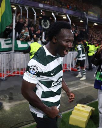 UEFA Champions League - RC Lens v Sporting Club de Portugal LENS, FRANCE, OCTOBER 13: Nestory Irankunda of Sporting CP celebrates the victory after the 2-0 win during the UEFA Champions League 2026 27 League Phase MD2 match between RC Lens and Sporting Club de Portugal at Stade Bollaert-Delelis on October 13, 2026 in Lens, France. (Photo by Daniel Weir) Lens Stade Bollaert-Delelis France Copyright: xDanielxWeir SportsxPressxPhotox Sportspressphoto_SPR254451