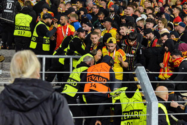 FOOTBALL : RC Lens vs Sporting Club Portugal - Ligue des Champions - Phase de Ligue - Journée 2 - 13 10 2026 Echauffourées en fin de match entre les supporters Lensois et Portugais LensFrance  Copyright: xBaptistexAutissierx