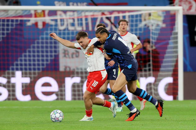 13.10.2026, xtgx, Fussball, UEFA Champions League, RB Leipzig - PSV Eindhoven, v.l. Brajan Gruda (RB Leipzig) Armando Obispo (PSV Eindhoven) Zweikampf, Aktion, action, battle for the ball (DFL DFB REGULATIONS PROHIBIT ANY USE OF PHOTOGRAPHS as IMAGE SEQUENCES and or QUASI-VIDEO) Leipzig