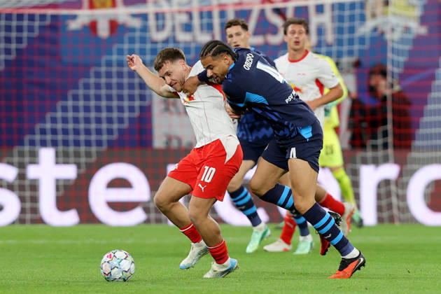 13.10.2026, xtgx, Fussball, UEFA Champions League, RB Leipzig - PSV Eindhoven, v.l. Brajan Gruda (RB Leipzig) Armando Obispo (PSV Eindhoven) Zweikampf, Aktion, action, battle for the ball (DFL DFB REGULATIONS PROHIBIT ANY USE OF PHOTOGRAPHS as IMAGE SEQUENCES and or QUASI-VIDEO) Leipzig