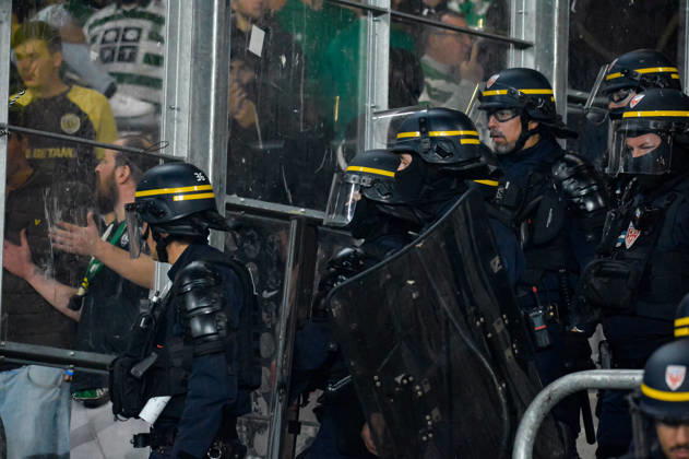 FOOTBALL : RC Lens vs Sporting Club Portugal - Ligue des Champions - Phase de Ligue - Journée 2 - 13 10 2026 Echauffourées en fin de match entre les supporters Lensois et Portugais LensFrance  Copyright: xBaptistexAutissierx