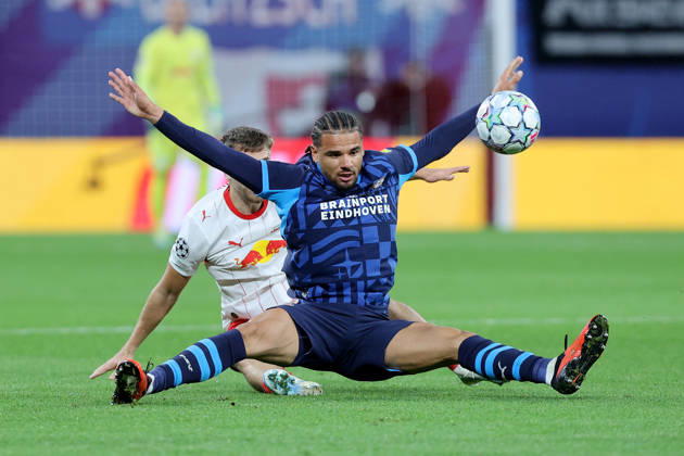 13.10.2026, xtgx, Fussball, UEFA Champions League, RB Leipzig - PSV Eindhoven, v.l. Brajan Gruda (RB Leipzig) Armando Obispo (PSV Eindhoven) Zweikampf, Aktion, action, battle for the ball (DFL DFB REGULATIONS PROHIBIT ANY USE OF PHOTOGRAPHS as IMAGE SEQUENCES and or QUASI-VIDEO) Leipzig