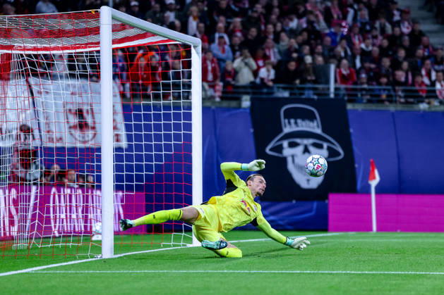 Maarten Vandevoordt (RB Leipzig, 26) haelt den Ball, block, Parade, GER, RB Leipzig vs. PSV Eindhoven, Fussball, UEFA Champions League, 2. Spieltag, Spielzeit 2026 2027, 13.10.2026 GER, RB Leipzig vs. PSV Eindhoven, Fussball, UEFA Champions League, 2. Spieltag, Spielzeit 2026 2027, 13.10.2026 Deutschland Copyright: xEibner-Pressefoto LauraxRoemerx EP_LRR