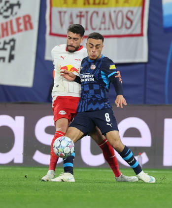 RB Leipzig - PSV Eindhoven Champions League Leipzig, 13.10.2026, Red Bull Arena, Fussball, UEFA Champions League , Gruppenphase, 2.Spieltag, RB Leipzig vs. PSV Eindhoven , Im Bild von links: Romulo (40, RB Leipzig), Sergino Dest ( 8, PSV). , Nur zur redaktionellen Nutzung. Only editorial use. , UEFA regulations prohibit any use of photographs as image sequences and or quasi-video. ,