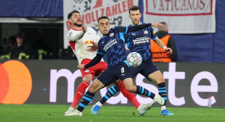 RB Leipzig - PSV Eindhoven Champions League Leipzig, 13.10.2026, Red Bull Arena, Fussball, UEFA Champions League , Gruppenphase, 2.Spieltag, RB Leipzig vs. PSV Eindhoven , Im Bild von links: Romulo (40, RB Leipzig), Sergino Dest ( 8, PSV), Ivan Perisic ( 5, PSV). , Nur zur redaktionellen Nutzung. Only editorial use. , UEFA regulations prohibit any use of photographs as image sequences and or quasi-video. ,