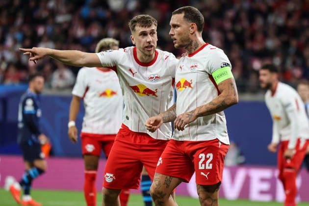Deutschland: Fußball - UEFA Champions League - Saison 2026 - 2027, 2. Spieltag - RB Leipzig gegen PSV Eindhoven, Red Bull Arena (Leipzig): David Raum (RB Leipzig, 22) und Brajan Gruda (RB Leipzig, 10) im Austausch Copyright: xLucasxWalterx