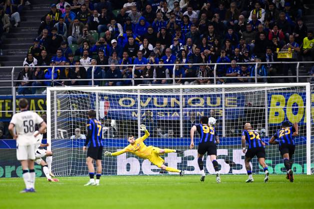 Inter Milan v Club Brugge - UEFA Champions League MILAN, ITALY - OCTOBER 13 : Tresoldi Nicolo forward of Club Brugge scoring a penalty shot during the UEFA Champions League 2026 27 League Phase matchday 2 match between Inter Milan and Club Brugge on October 13, 2026 in Milan, Italy, 13 10 2026 Milan Italy  Copyright: xTomasxSiskx
