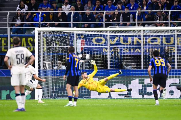 Inter Milan v Club Brugge - UEFA Champions League MILAN, ITALY - OCTOBER 13 : Tresoldi Nicolo forward of Club Brugge scoring a penalty shot during the UEFA Champions League 2026 27 League Phase matchday 2 match between Inter Milan and Club Brugge on October 13, 2026 in Milan, Italy, 13 10 2026 Milan Italy  Copyright: xTomasxSiskx