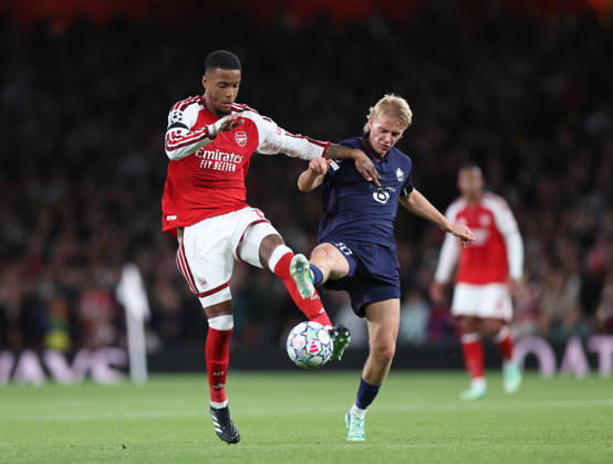London, England, 13th October 2026. Ezri Konsa of Arsenal tussles with Hakon Arnar Haraldsson of LOSC Lille during the Arsenal vs LOSC Lille UEFA Champions League match at the Emirates Stadium, London. Picture credit should read: David Klein Sportimage EDITORIAL USE ONLY. No use with unauthorised audio, video, data, fixture lists, club league logos or live services. Online in-match use limited to 120 images, no video emulation. No use in betting, games or single club league player publications. SPI_033_DK_Arsenal_Lille SPI-5065-0034