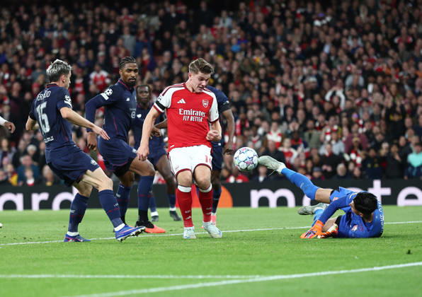 London, England, 13th October 2026. Berke Ozer of LOSC Lille saves at the feet of Viktor Gyokeres of Arsenal during the Arsenal vs LOSC Lille UEFA Champions League match at the Emirates Stadium, London. Picture credit should read: David Klein Sportimage EDITORIAL USE ONLY. No use with unauthorised audio, video, data, fixture lists, club league logos or live services. Online in-match use limited to 120 images, no video emulation. No use in betting, games or single club league player publications. SPI_034_DK_Arsenal_Lille SPI-5065-0035