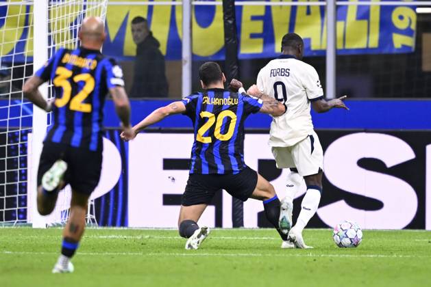 Inter Milan v Club Brugge - UEFA Champions League MILAN, ITALY - OCTOBER 13 : Calhanoglu Hakan midfielder of Inter Milan making a fault on Forbs Carlos forward of Club Brugge during the UEFA Champions League 2026 27 League Phase matchday 2 match between Inter Milan and Club Brugge on October 13, 2026 in Milan, Italy, 13 10 2026 Milan Italy  Copyright: xTomasxSiskx